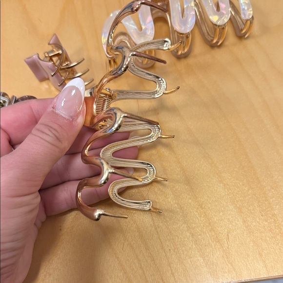 Gold and Pink Hair Clips Set - Picture 5 of 6